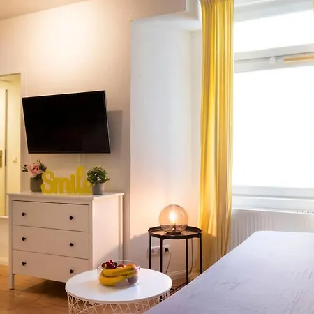 2 Bedroom In Great Location In Kreuzberg Berlin Exterior foto